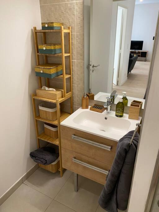 Brand New 1 Bedroom Flat With Parking- 5 Min Paris Pte De Versailles Issy-les-Moulineaux Bagian luar foto