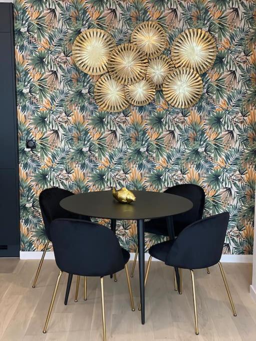 Brand New 1 Bedroom Flat With Parking- 5 Min Paris Pte De Versailles Issy-les-Moulineaux Bagian luar foto