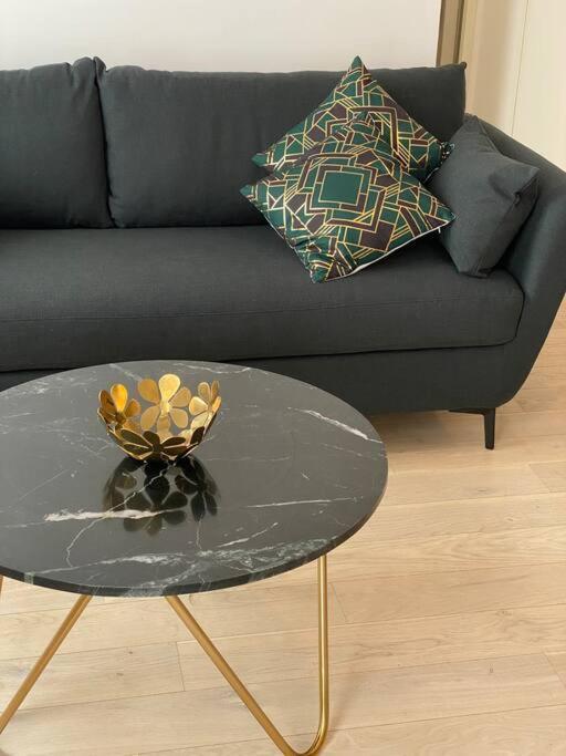 Brand New 1 Bedroom Flat With Parking- 5 Min Paris Pte De Versailles Issy-les-Moulineaux Bagian luar foto